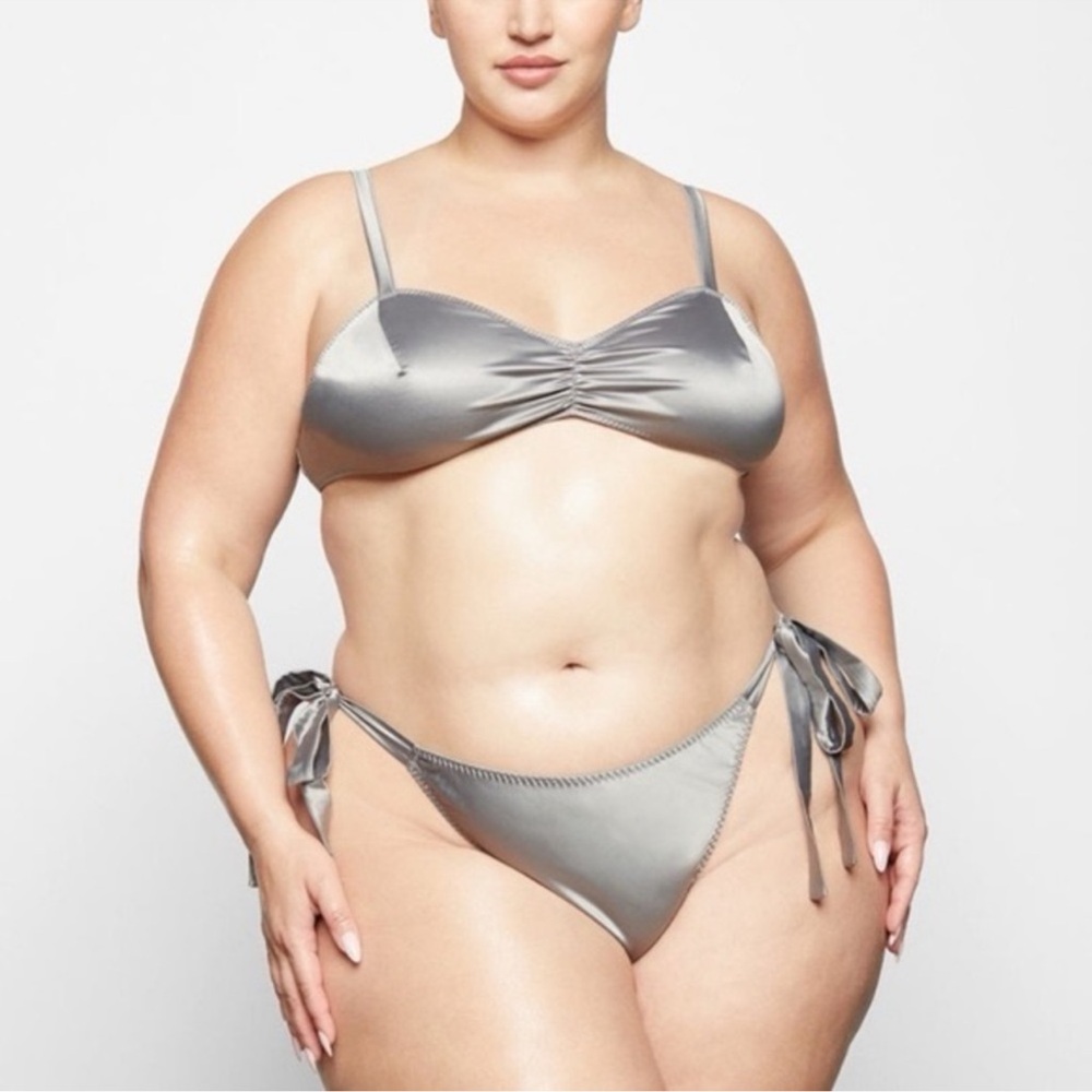 NWT Skims Woven Shine Bralette in Chrome